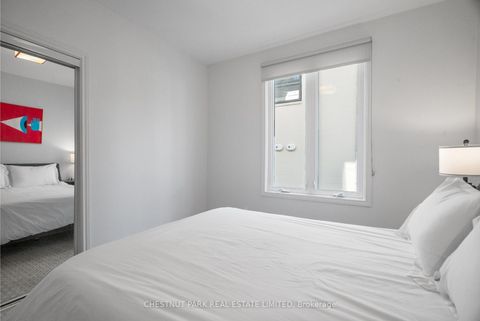 Photo 11 at 371 Howland Avenue, Casa Loma, Toronto