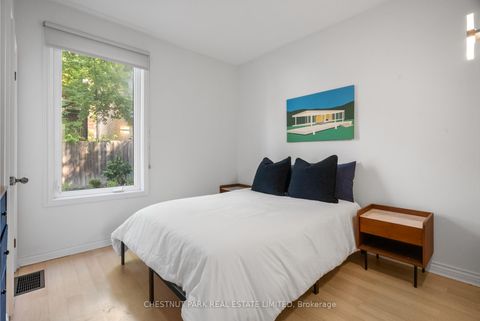 Photo 12 at 371 Howland Avenue, Casa Loma, Toronto