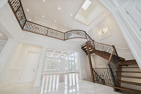 Photo 2 at 2 Poplar Drive, Oak Ridges, Richmond Hill