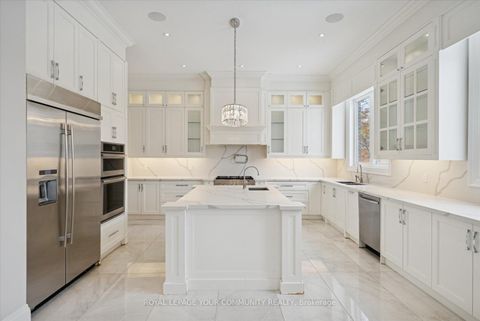 Photo 4 at 2 Poplar Drive, Oak Ridges, Richmond Hill