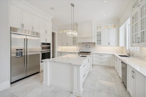 Photo 5 at 2 Poplar Drive, Oak Ridges, Richmond Hill