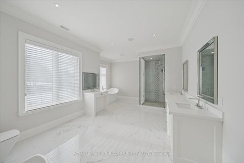 Photo 23 at 2 Poplar Drive, Oak Ridges, Richmond Hill