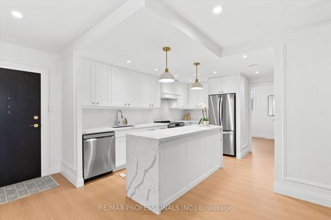 Photo 4 at 508 - 820 Burnhamthorpe Road, Markland Wood, Toronto