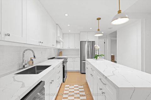 Photo 5 at 508 - 820 Burnhamthorpe Road, Markland Wood, Toronto