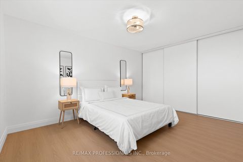 Photo 13 at 508 - 820 Burnhamthorpe Road, Markland Wood, Toronto