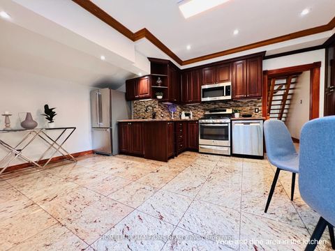 Photo 27 at 291 St Clair Avenue E, Moore Park, Toronto