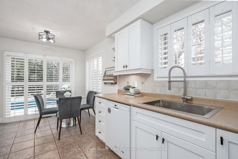 Photo 12 at 1544 Greenbriar Drive, GA Glen Abbey, Oakville