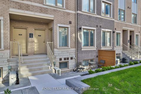 Photo 2 at 224 - 131 Honeycrisp Crescent, Vaughan Corporate Centre, Vaughan