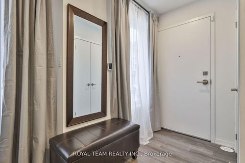 Photo 3 at 224 - 131 Honeycrisp Crescent, Vaughan Corporate Centre, Vaughan