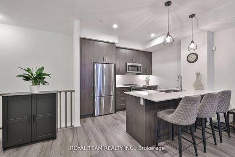 Photo 4 at 224 - 131 Honeycrisp Crescent, Vaughan Corporate Centre, Vaughan