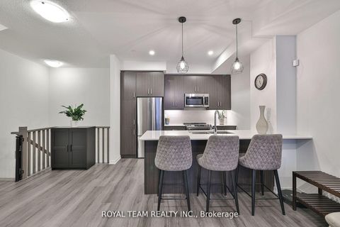 Photo 6 at 224 - 131 Honeycrisp Crescent, Vaughan Corporate Centre, Vaughan