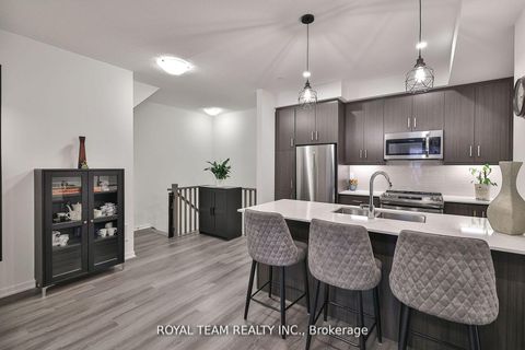 Photo 8 at 224 - 131 Honeycrisp Crescent, Vaughan Corporate Centre, Vaughan