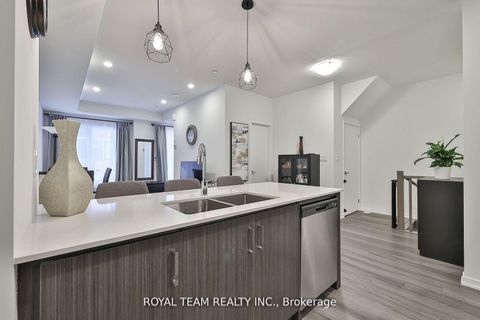 Photo 10 at 224 - 131 Honeycrisp Crescent, Vaughan Corporate Centre, Vaughan