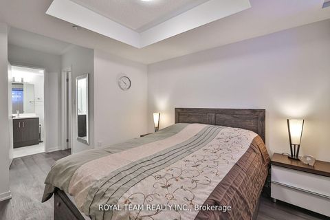 Photo 14 at 224 - 131 Honeycrisp Crescent, Vaughan Corporate Centre, Vaughan
