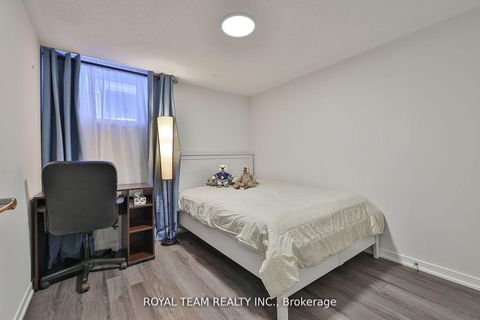 Photo 16 at 224 - 131 Honeycrisp Crescent, Vaughan Corporate Centre, Vaughan