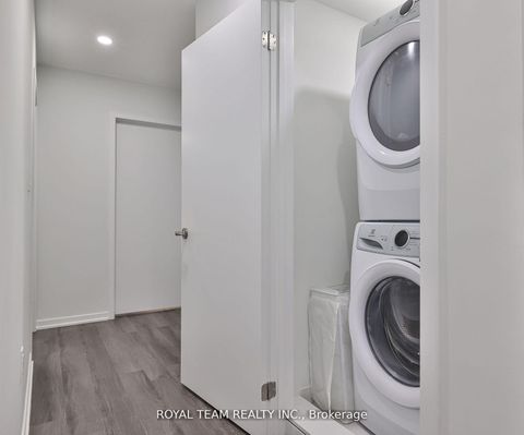 Photo 17 at 224 - 131 Honeycrisp Crescent, Vaughan Corporate Centre, Vaughan