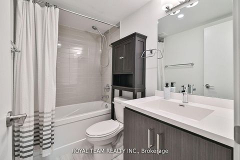 Photo 18 at 224 - 131 Honeycrisp Crescent, Vaughan Corporate Centre, Vaughan