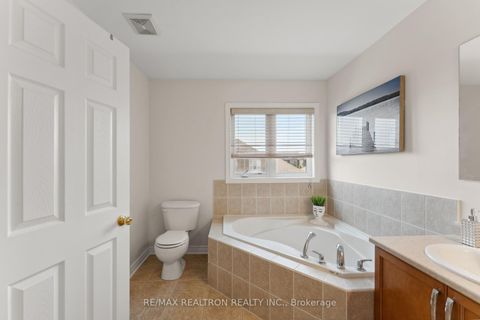 Photo 15 at 57 Littleriver Court, Patterson, Vaughan