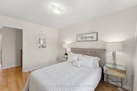 Photo 18 at 57 Littleriver Court, Patterson, Vaughan