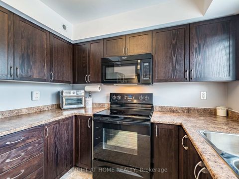 Photo 13 at 9 - 19 Hays Boulevard, RO River Oaks, Oakville