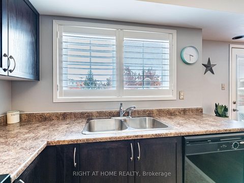 Photo 14 at 9 - 19 Hays Boulevard, RO River Oaks, Oakville