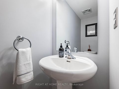 Photo 17 at 9 - 19 Hays Boulevard, RO River Oaks, Oakville