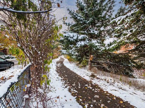 Photo 35 at 9 - 19 Hays Boulevard, RO River Oaks, Oakville