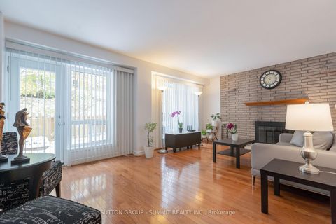 Photo 4 at 4 - 95 Rameau Drive, Hillcrest Village, Toronto