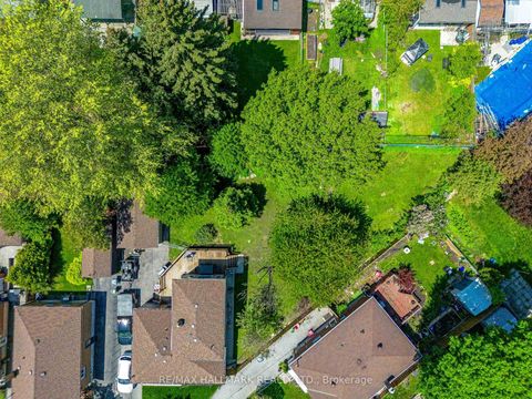 Photo 24 at 142 Meighen Avenue, Parkview, Toronto