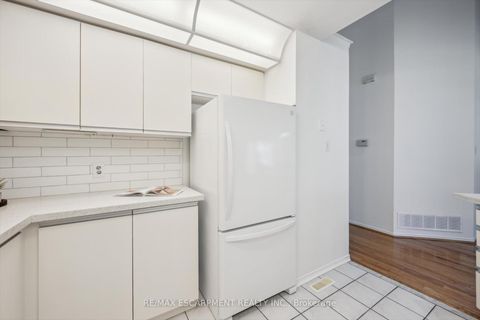 Photo 11 at 58 - 1240 Westview Terrace, WT West Oak Trails, Oakville