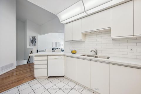 Photo 12 at 58 - 1240 Westview Terrace, WT West Oak Trails, Oakville