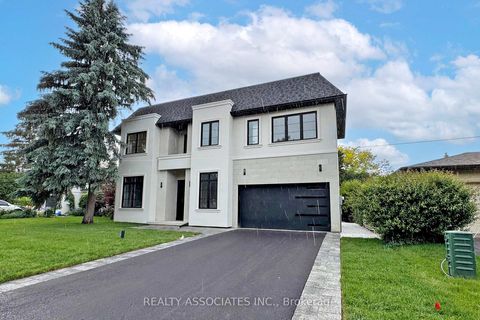 Photo 1 at 32 Cossar Avenue, Aurora Highlands, Aurora