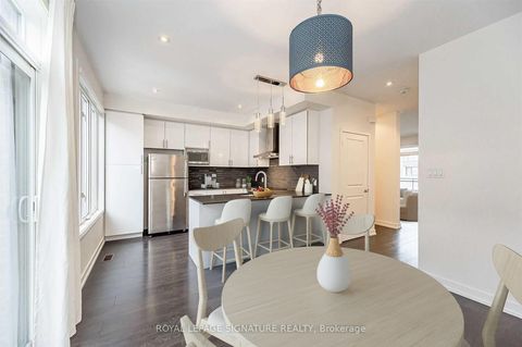 Photo 5 at 300 Squire Crescent, GO Glenorchy, Oakville