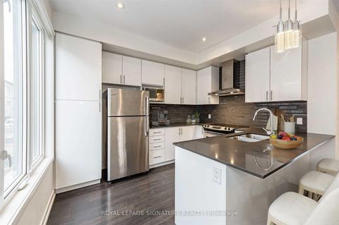 Photo 6 at 300 Squire Crescent, GO Glenorchy, Oakville