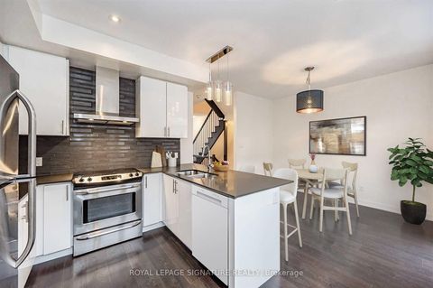 Photo 7 at 300 Squire Crescent, GO Glenorchy, Oakville