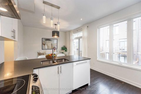 Photo 8 at 300 Squire Crescent, GO Glenorchy, Oakville