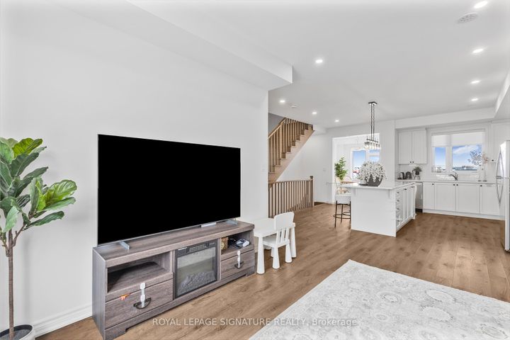 Photo 8 at 158 Keppel Circle, Northwest Brampton, Brampton