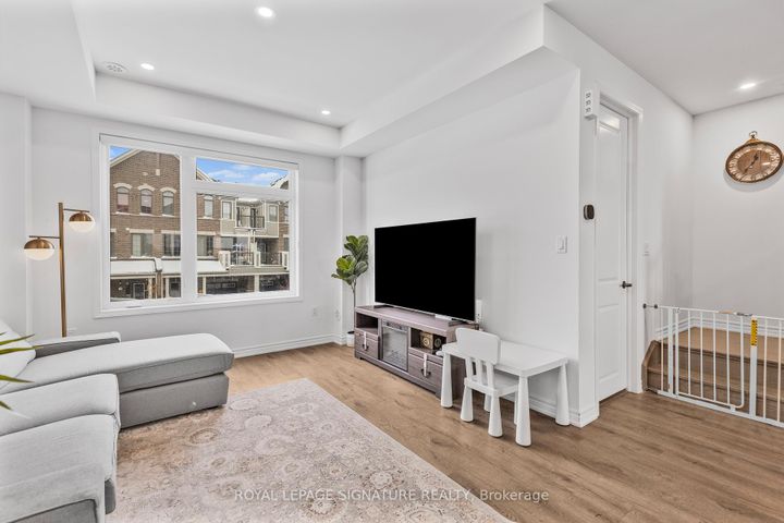 Photo 9 at 158 Keppel Circle, Northwest Brampton, Brampton