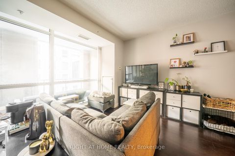 Photo 1 at 418 - 199 Richmond Street W, Waterfront Communities C1, Toronto