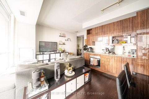 Photo 2 at 418 - 199 Richmond Street W, Waterfront Communities C1, Toronto