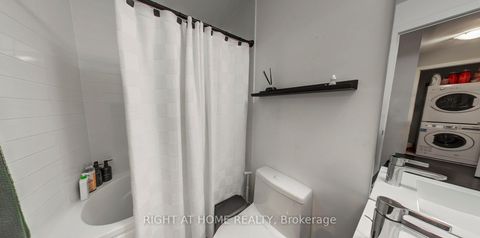 Photo 7 at 418 - 199 Richmond Street W, Waterfront Communities C1, Toronto