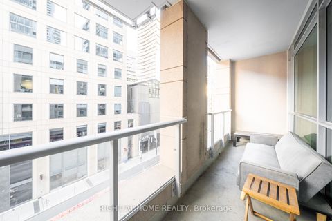 Photo 8 at 418 - 199 Richmond Street W, Waterfront Communities C1, Toronto