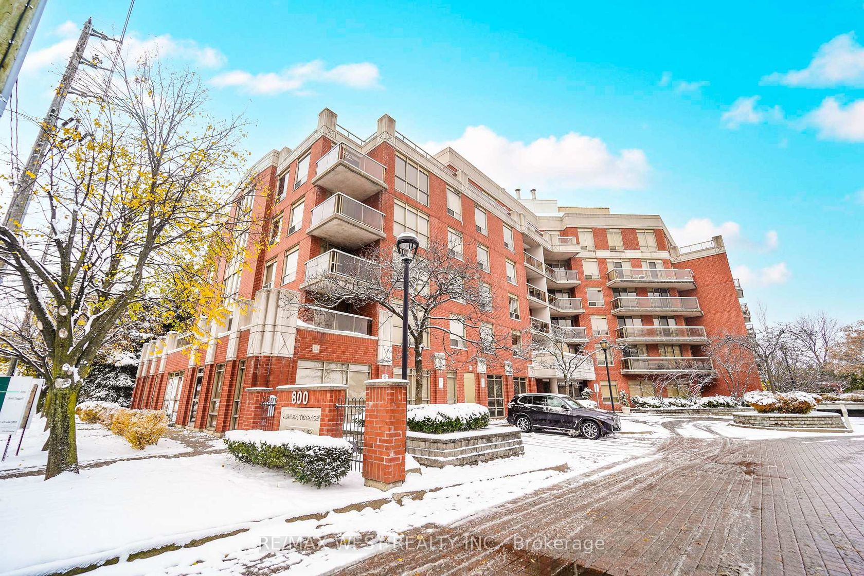 C1 - 800 Sheppard Avenue W, Bathurst Manor, Toronto photo number 2