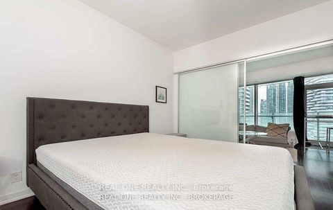 Photo 9 at 2001 - 12 York Street, Waterfront Communities C1, Toronto