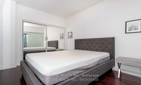 Photo 10 at 2001 - 12 York Street, Waterfront Communities C1, Toronto