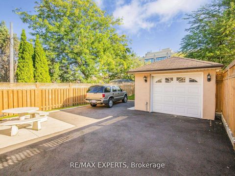 Photo 1 at 1001 Castlefield Avenue, Belgravia, Toronto