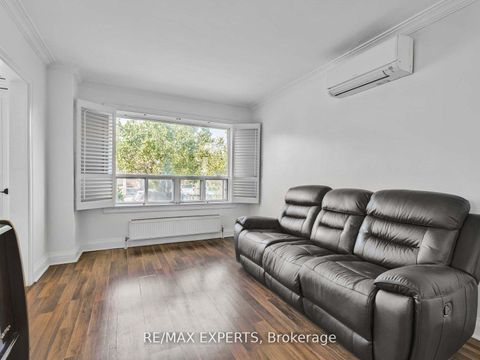 Photo 3 at 1001 Castlefield Avenue, Belgravia, Toronto