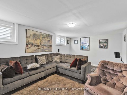 Photo 11 at 1001 Castlefield Avenue, Belgravia, Toronto