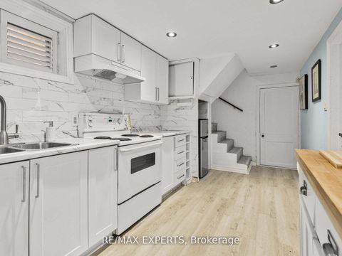 Photo 12 at 1001 Castlefield Avenue, Belgravia, Toronto