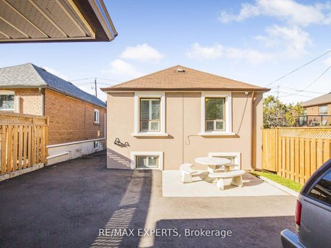 Photo 15 at 1001 Castlefield Avenue, Belgravia, Toronto